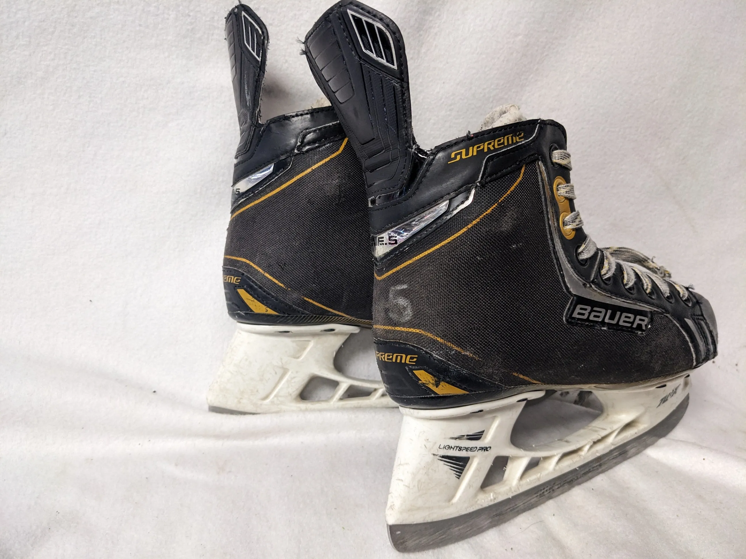 Bauer Supreme One.5 Hockey Ice Skates Size 5 Color Black Condition Used