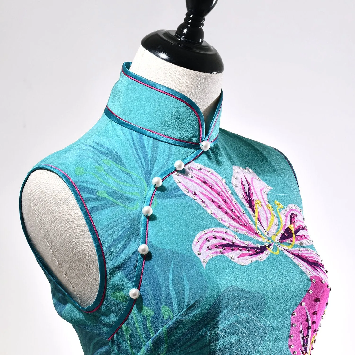 【BAUHINIA】100% Silk Crystal Cheongsam (Sleeveless)