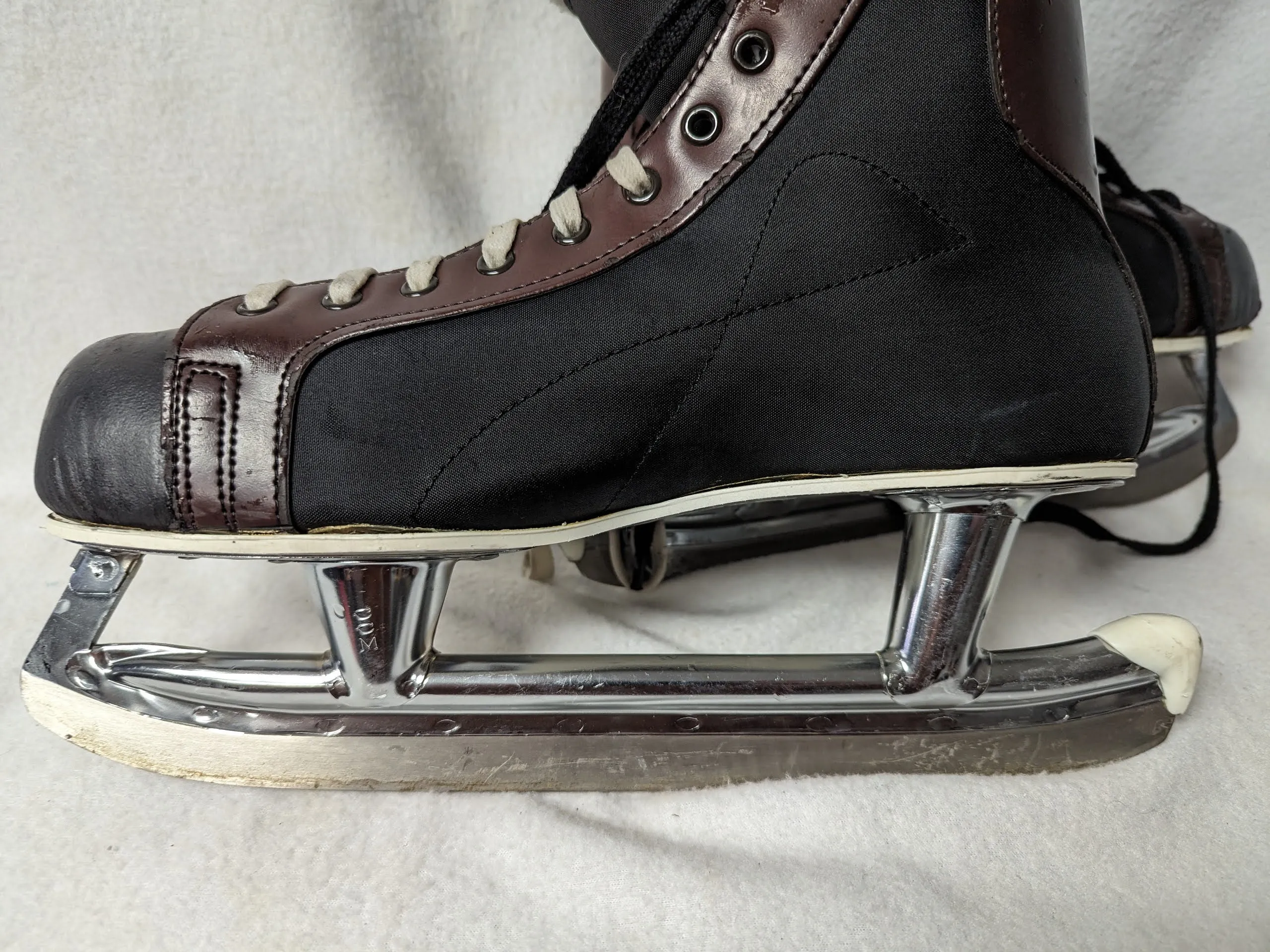 CCM  Ice Skates Size 9 Color Black and Brown Condition Used