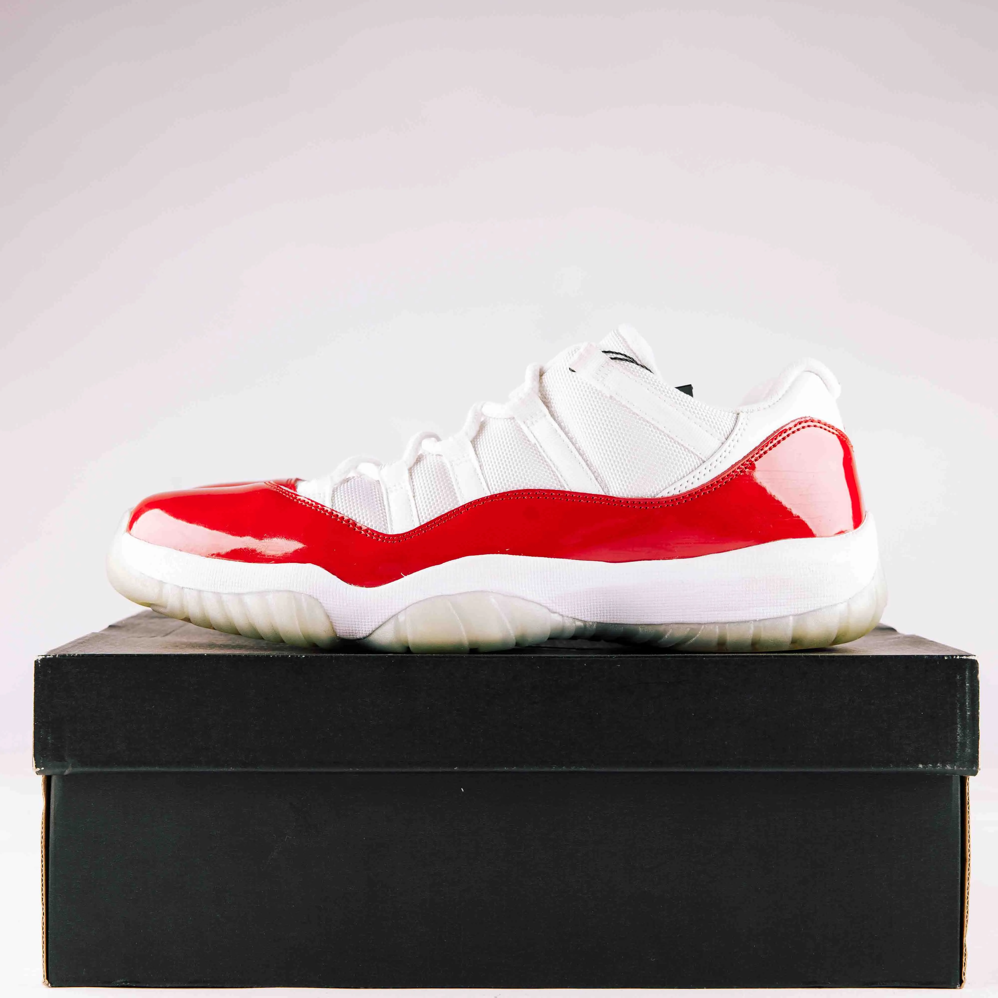 Jordan 11 Retro Low Cherry (2016) - Used - 0615