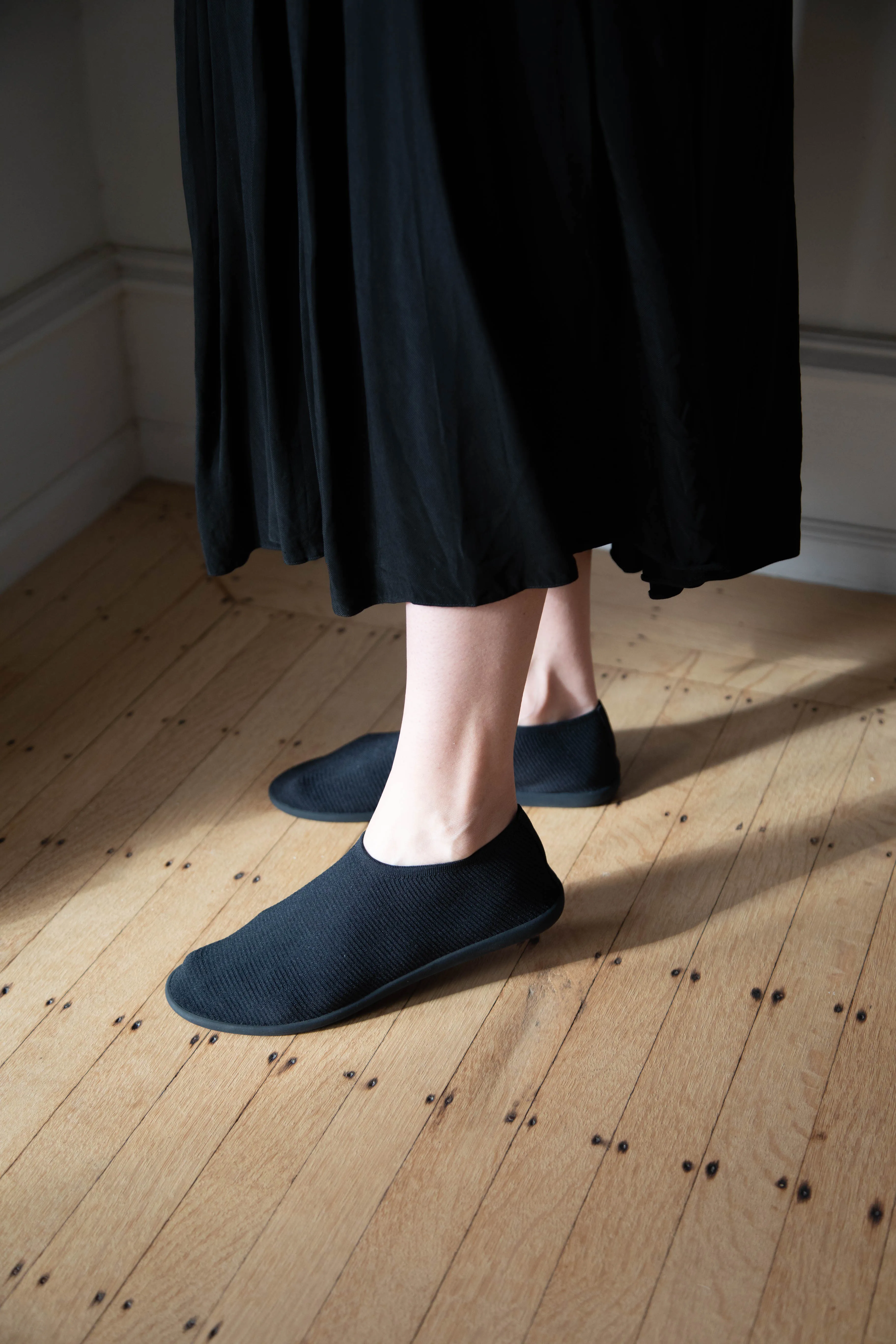 Softromaine | Flat in Black