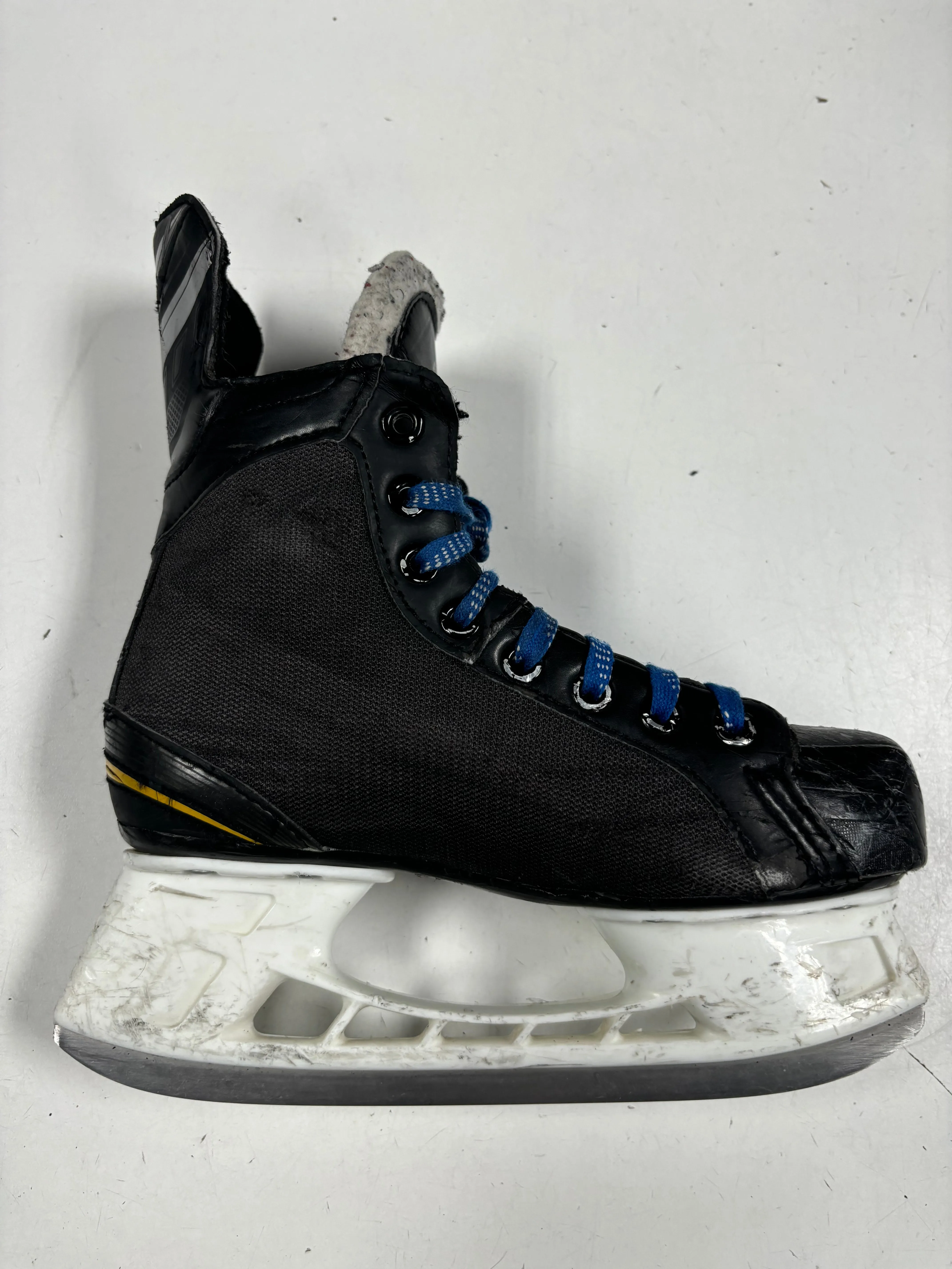 Used Bauer Supreme 140 Size 3 Hockey Skates