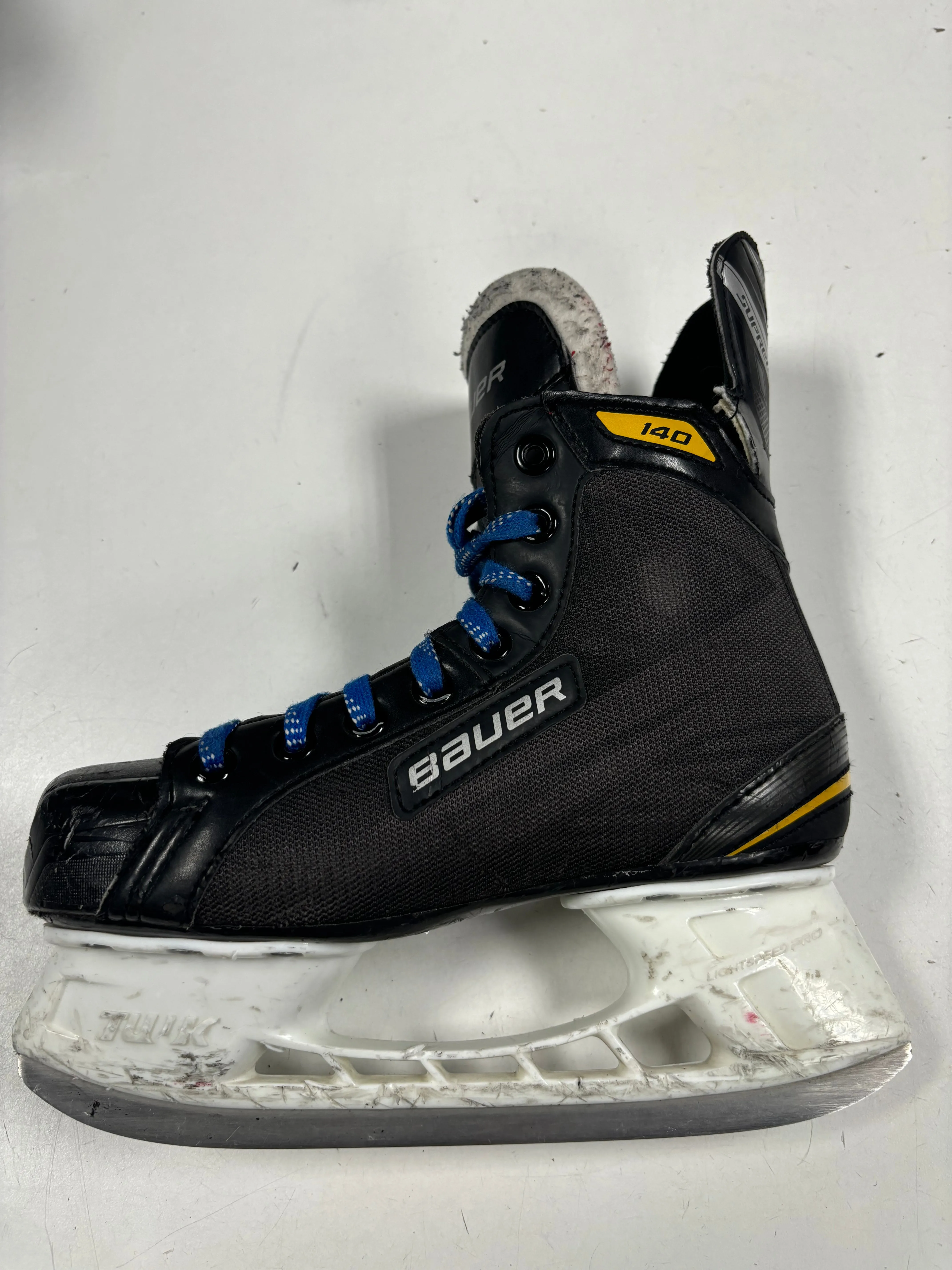 Used Bauer Supreme 140 Size 3 Hockey Skates