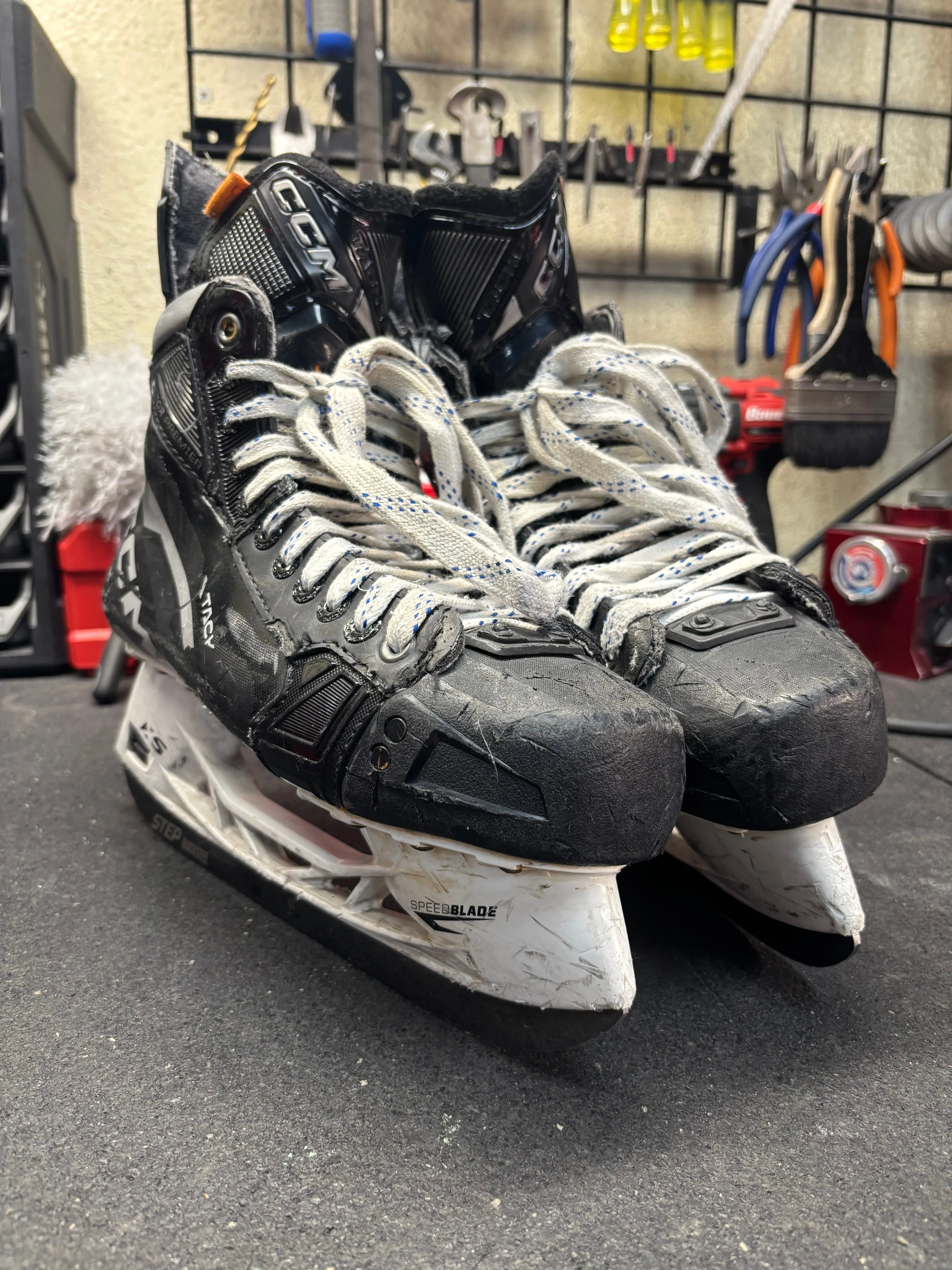 Used CCM Tacks Vector Premier Size 9 Hockey Skates