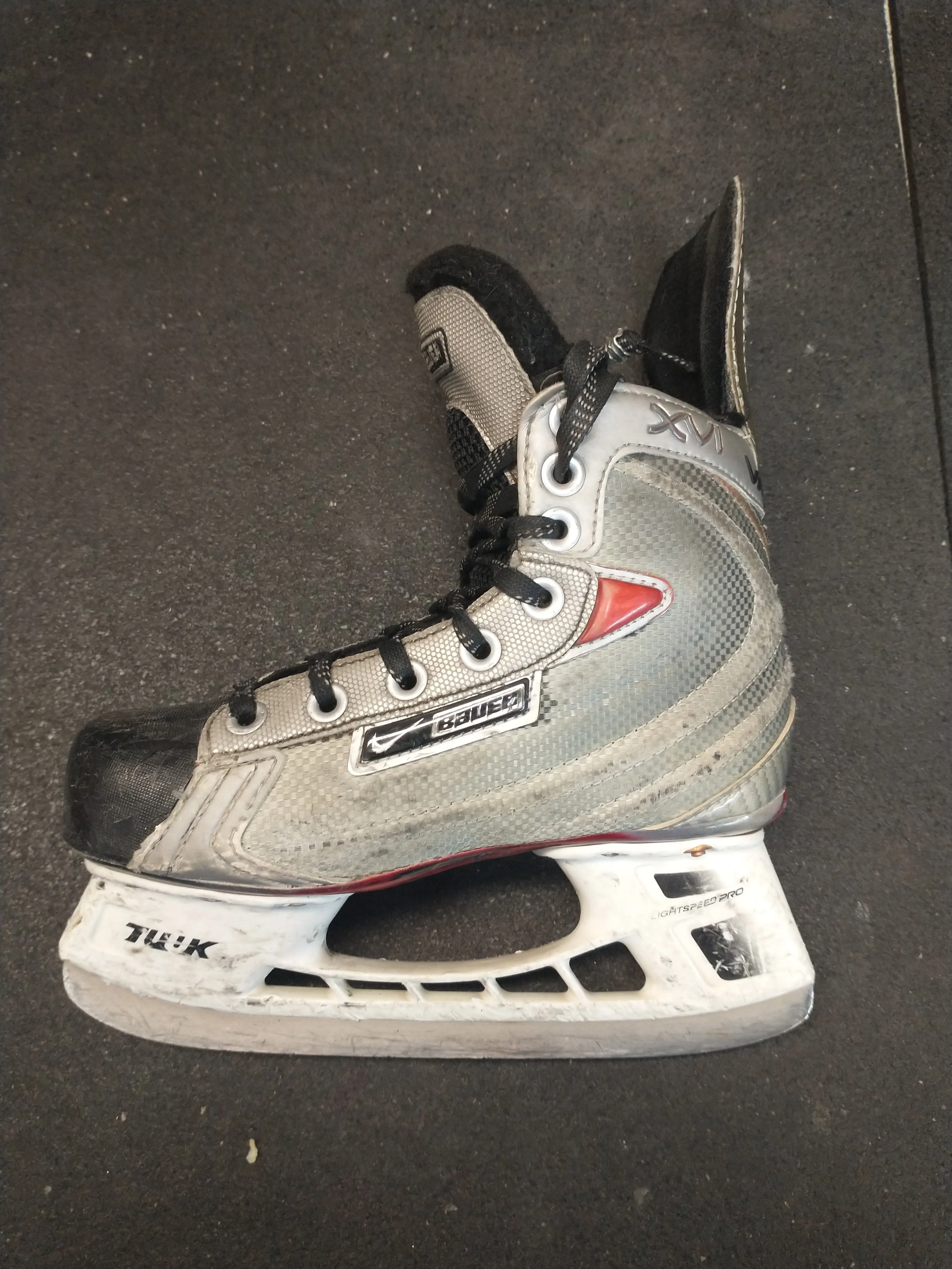 Used Nike Bauer Size 2 Hockey Skates